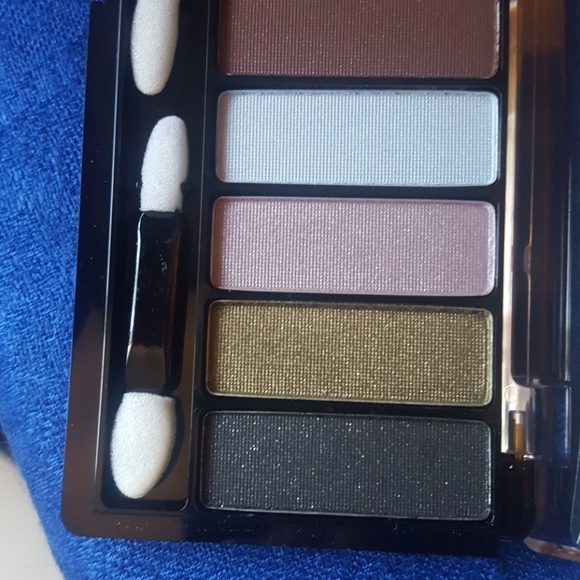 New 12 different eyeshadows in one - Picture 4 of 4